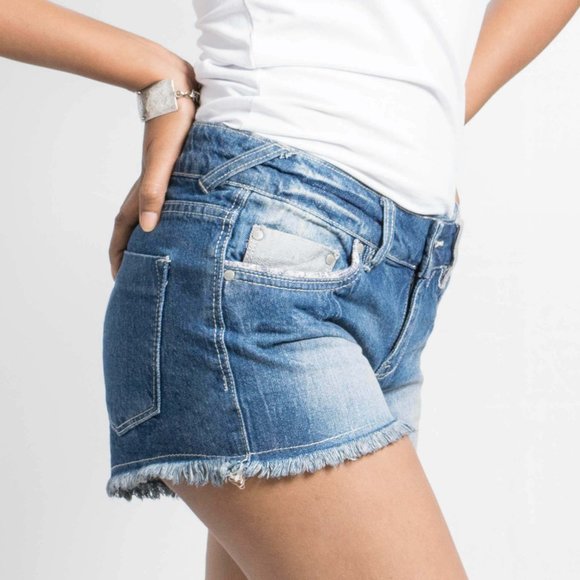 OLGYN Women’s Medium Blue Denim Shorts - Picture 4 of 4